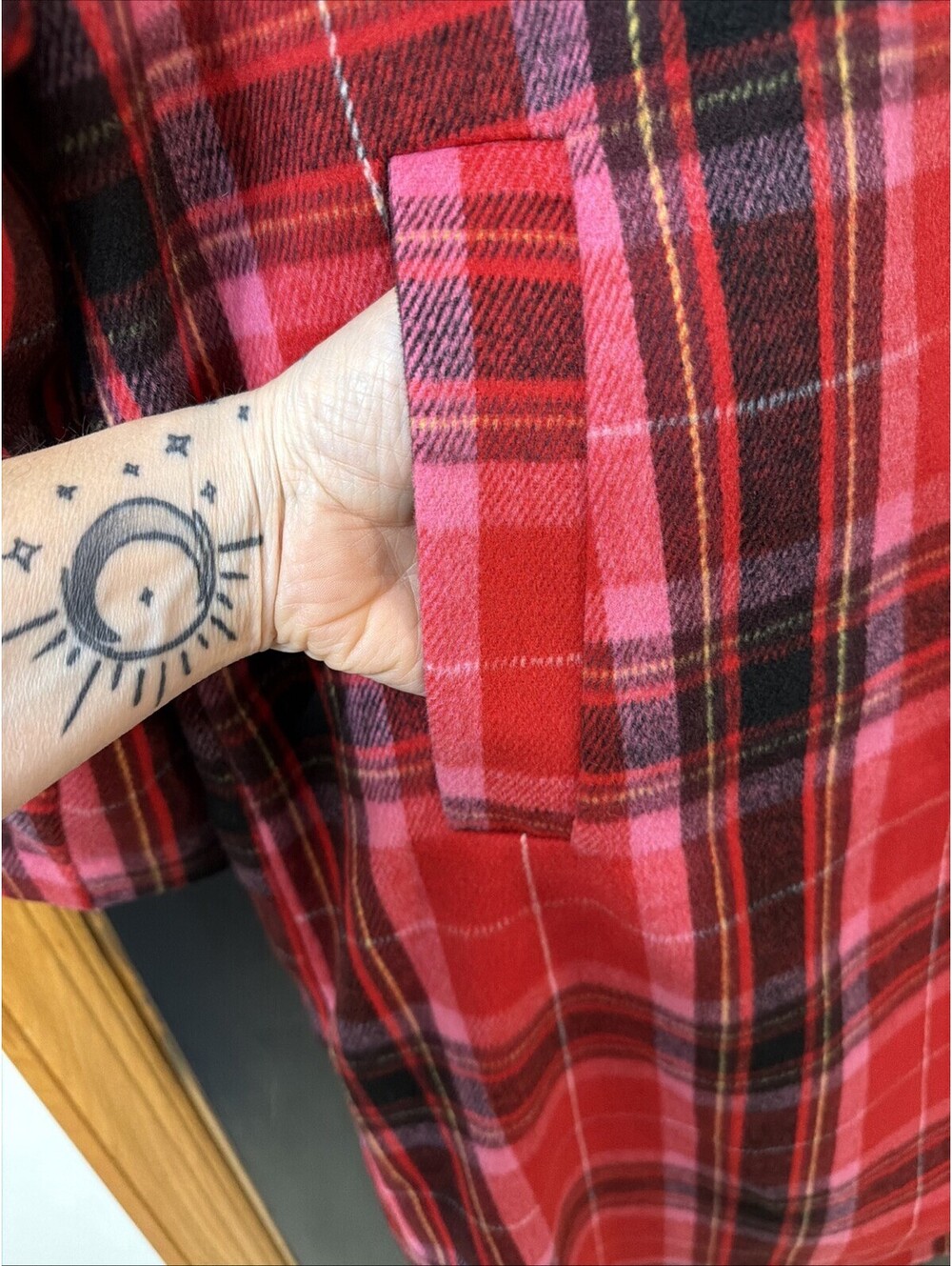 Old Navy Women Long Coat Red Tartan Plaid Sz L Oversized Soft Pockets - Picture 6 of 7